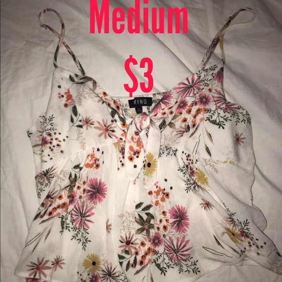 Women’s Tops - Picture 5 of 8